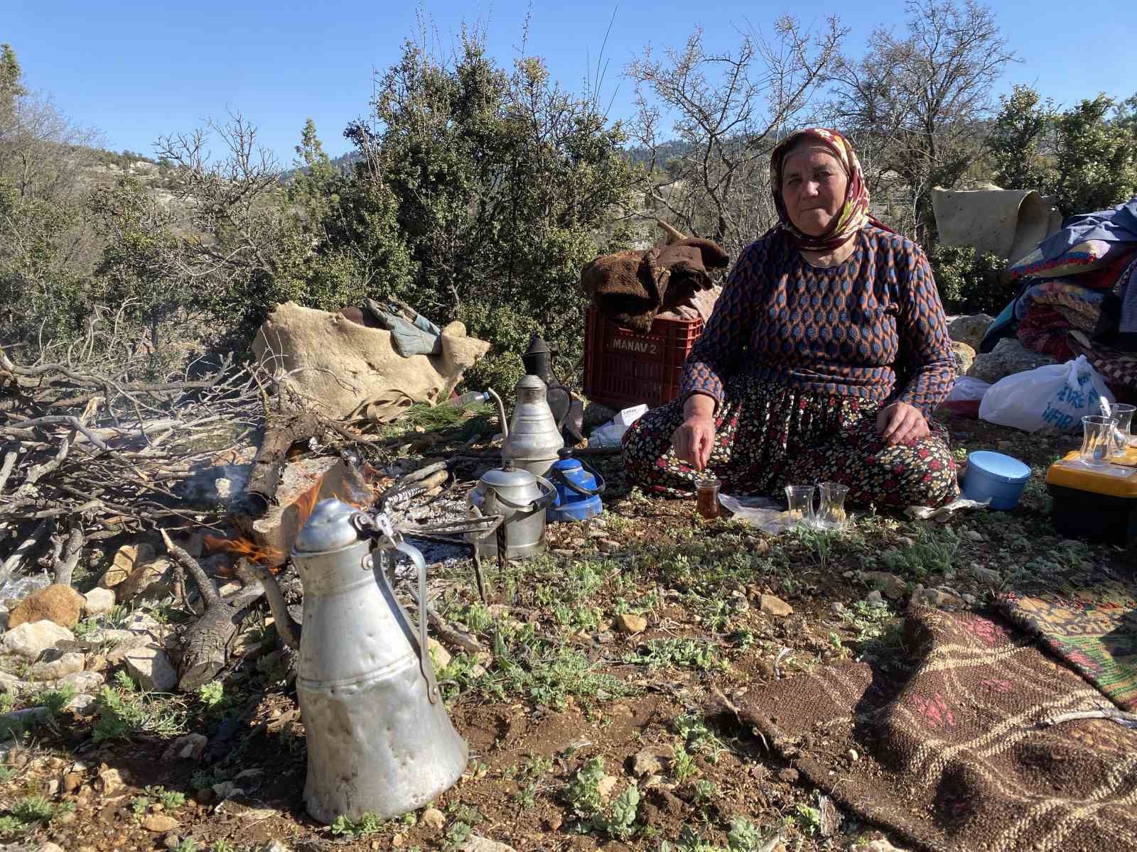 Sarıkeçili Yörükleri yaylalara göç yolculuğuna başladı

