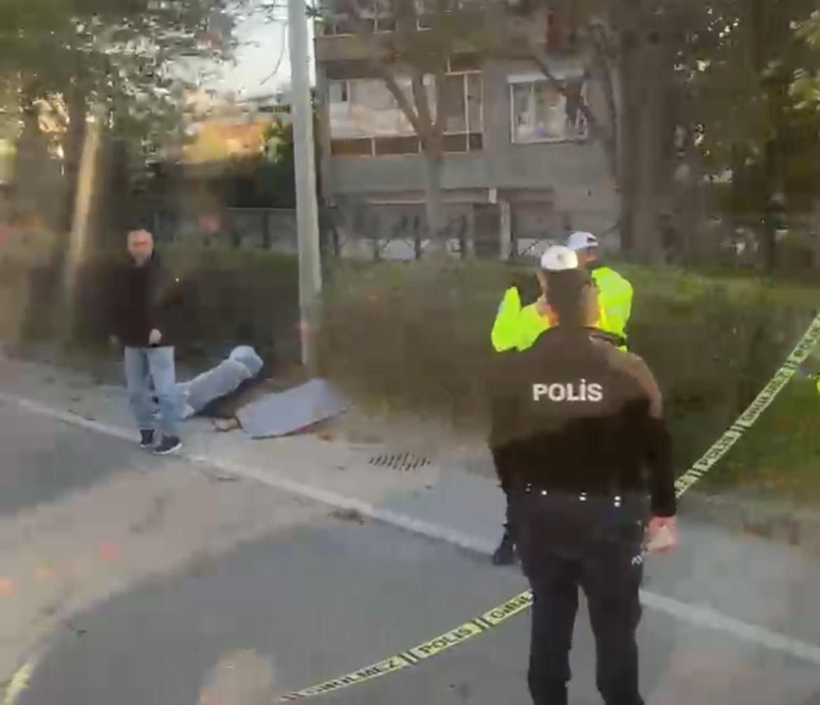 Aydınlatma direğine çarpan motosiklet sürücüsü hayatını kaybetti