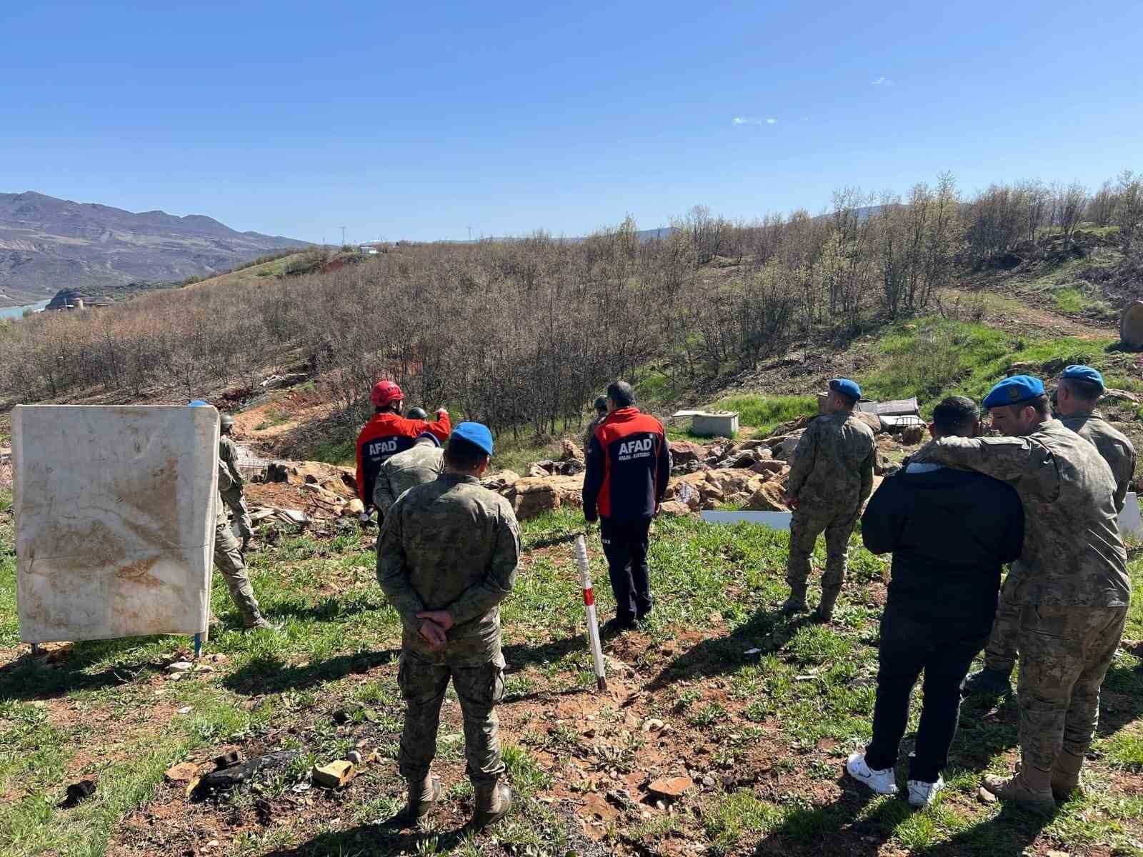 Tunceli’de komando personeline arama kurtarma eğitimi