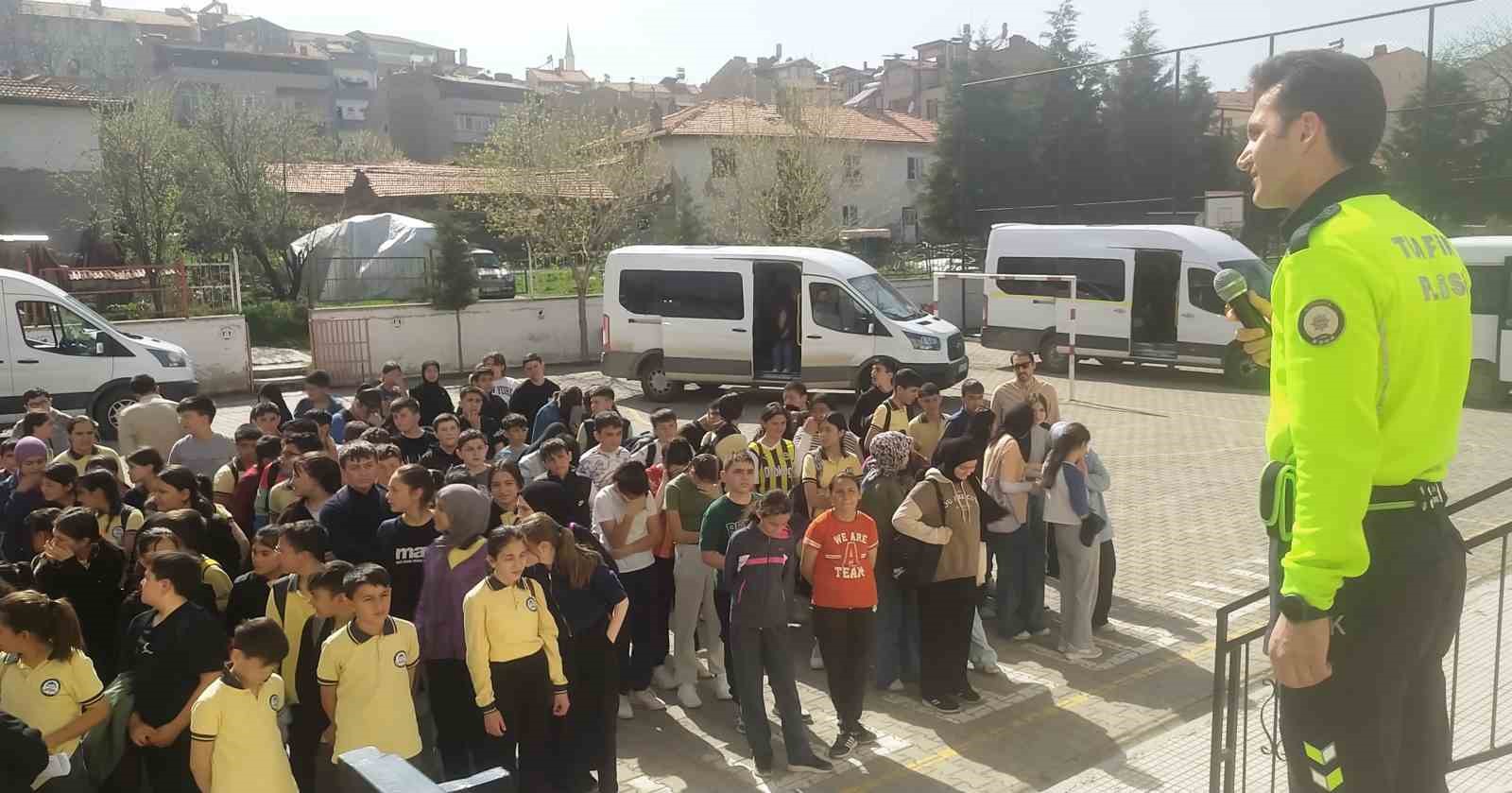 Hisarcık polisinden öğrencilere trafik güvenliği eğitimi