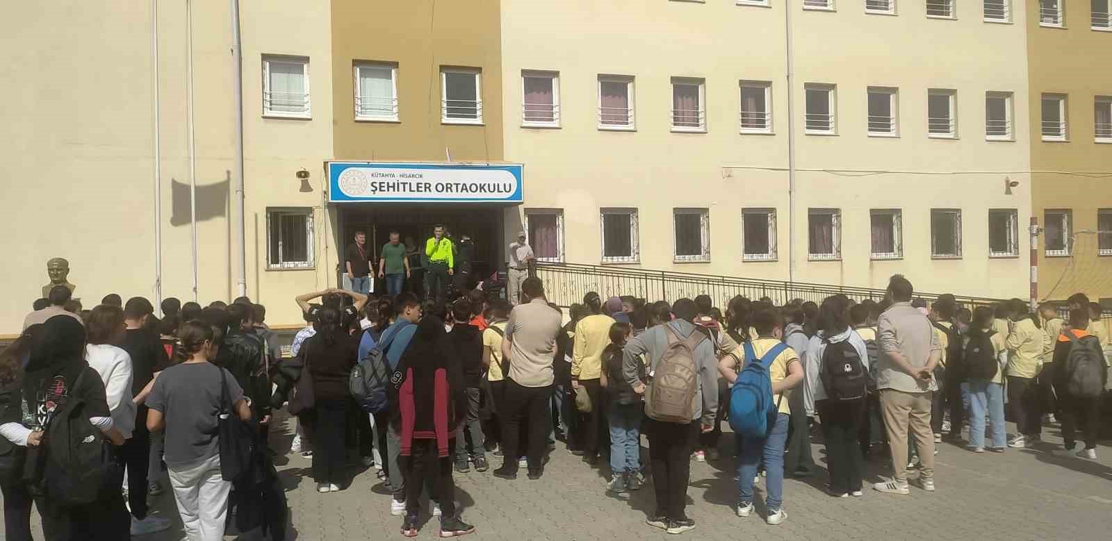 Hisarcık polisinden &ouml;ğrencilere trafik g&uuml;venliği eğitimi

