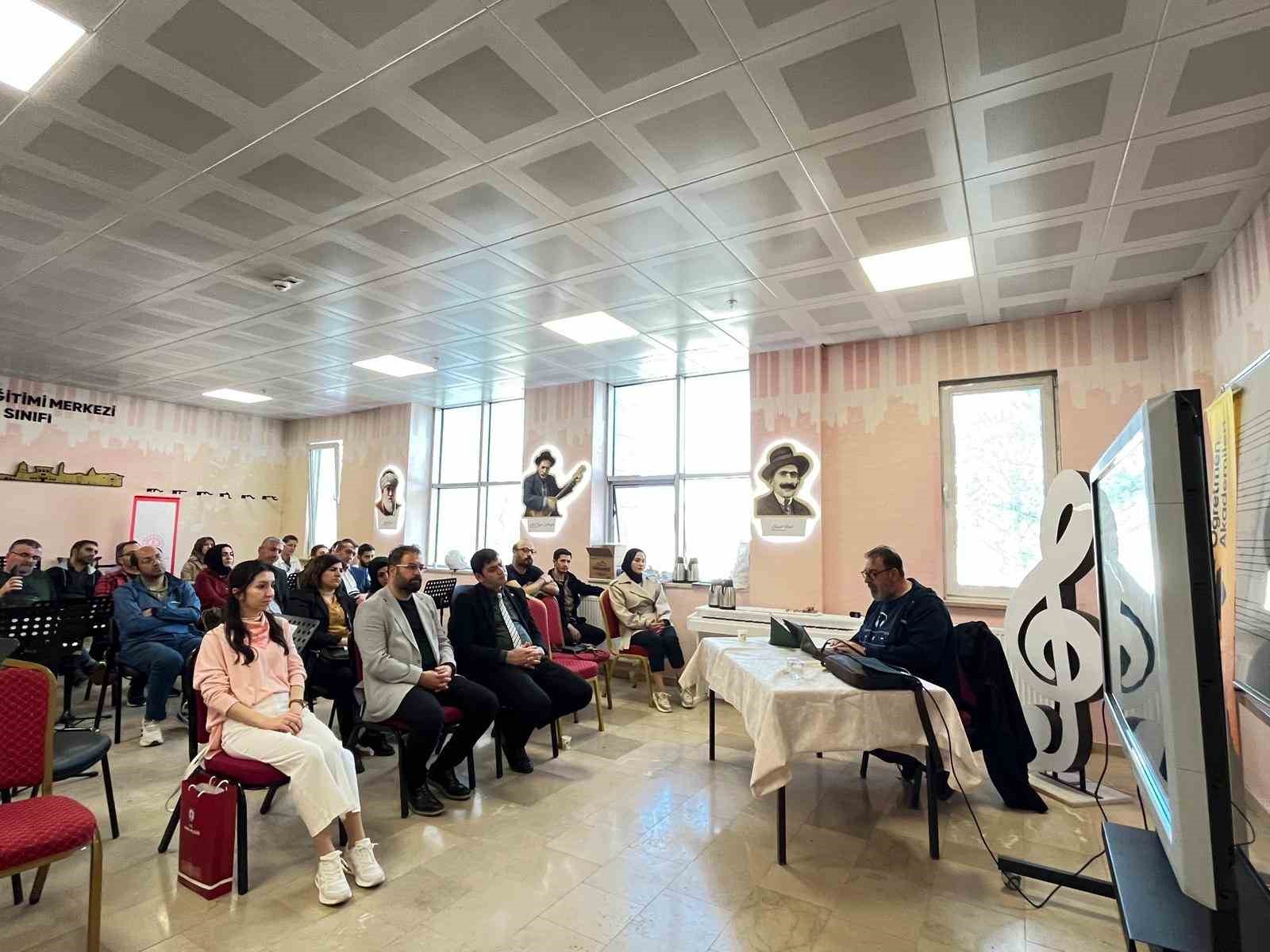 Sivas&rsquo;ta "M&uuml;zik Teknolojileri"  s&ouml;yleşisi d&uuml;zenlendi
