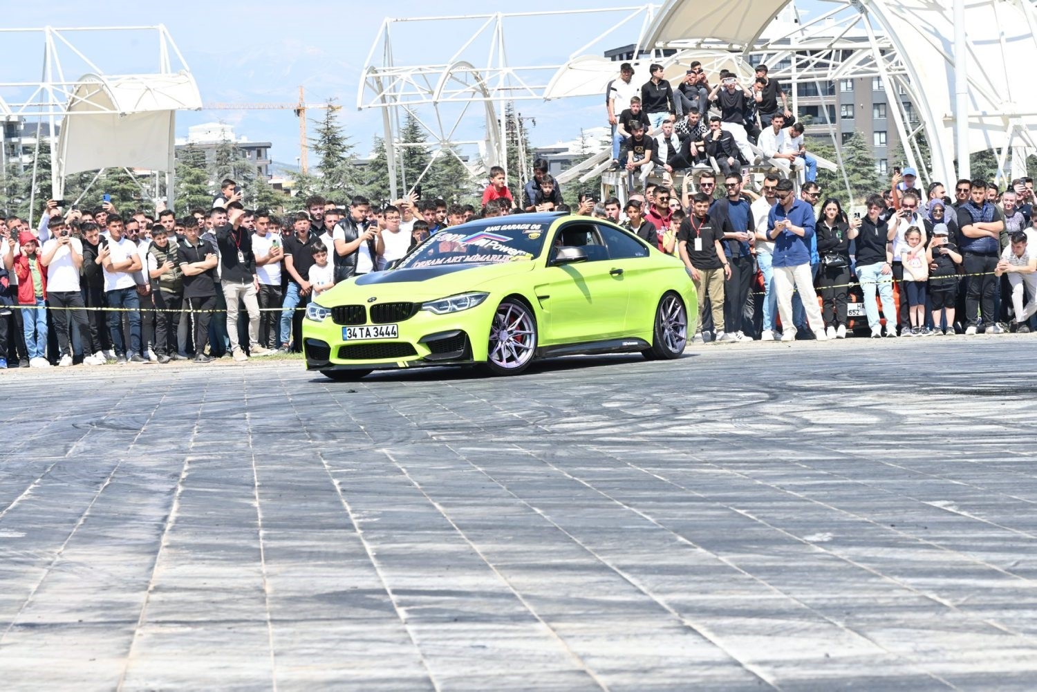 DMD kas hastası Görkem Efe’nin spor arabayla drift hayali gerçek oldu