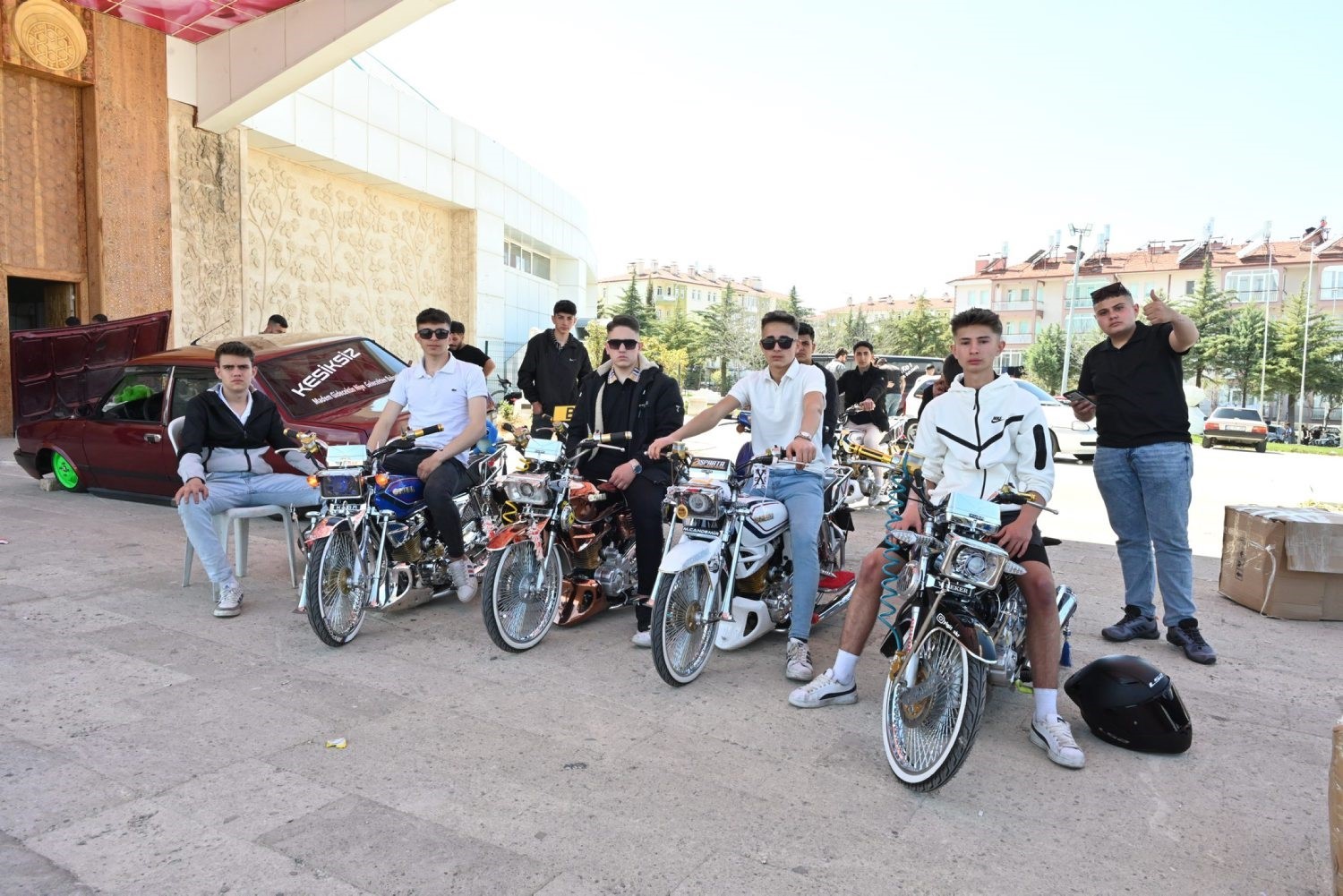 DMD kas hastası G&ouml;rkem Efe&rsquo;nin spor arabayla drift hayali ger&ccedil;ek oldu
