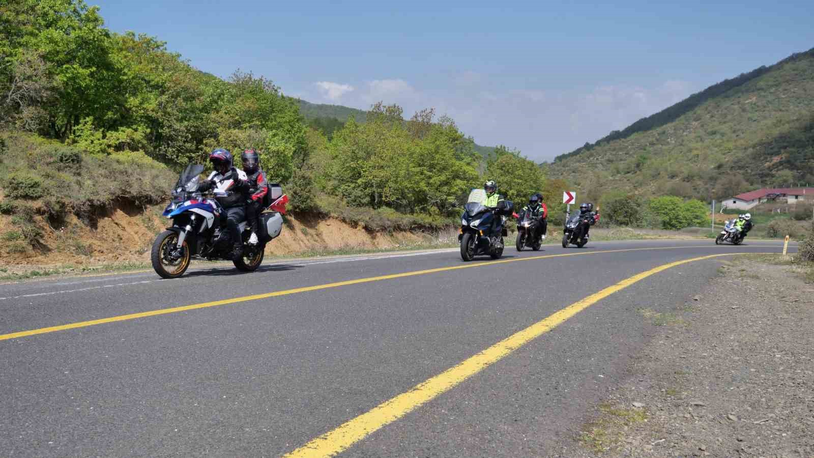 Tekirdağ’da 500 motosikletli, turizm rotasında doğayla buluştu