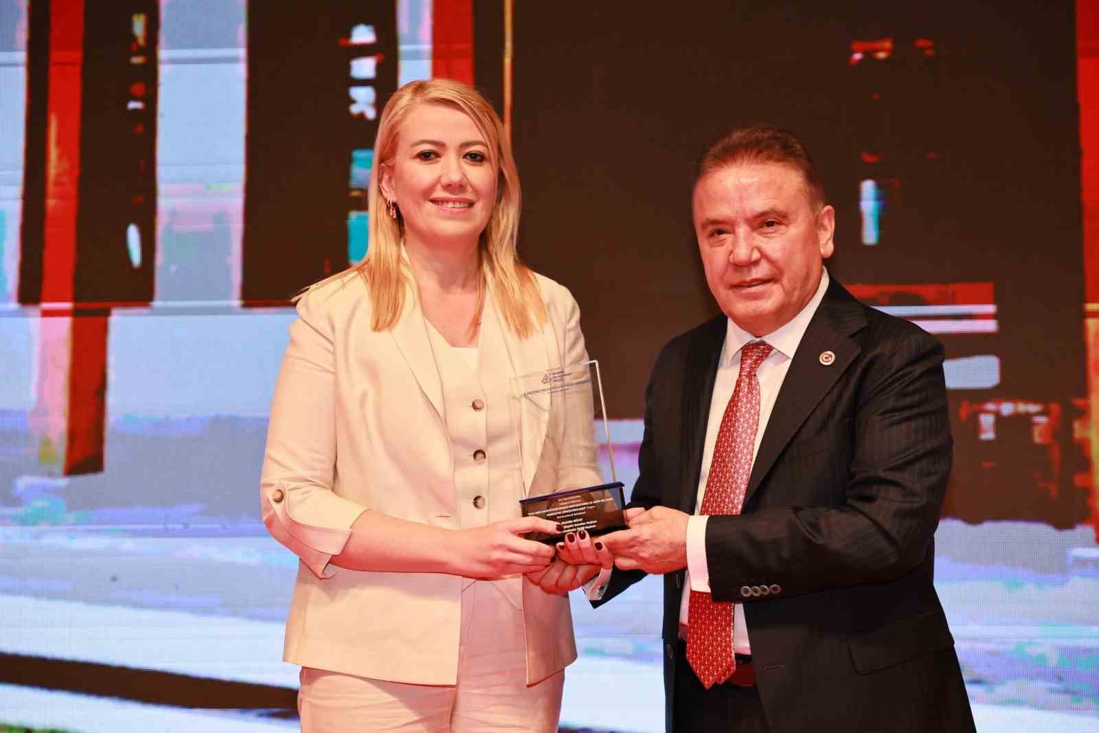 Akdeniz Belediyeler Birliği’nden Merkezefendi’ye iki ödül