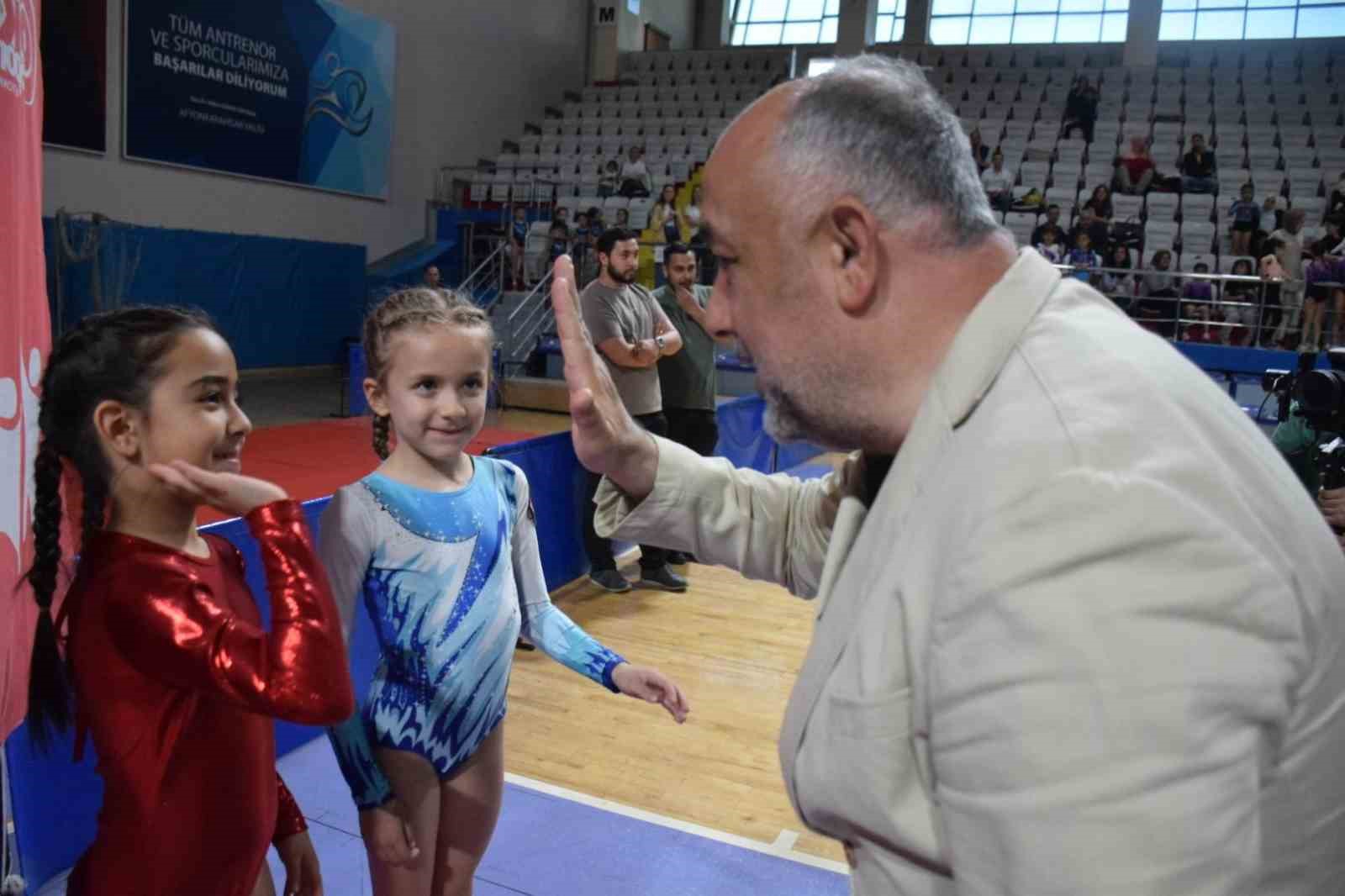 Okul Sporları Cimnastik M&uuml;sabakaları tamamlandı
