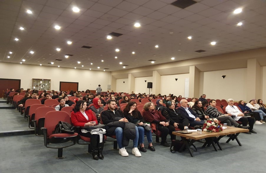 Trabzon Okuyor&rsquo;da Alev Alatlı anıldı
