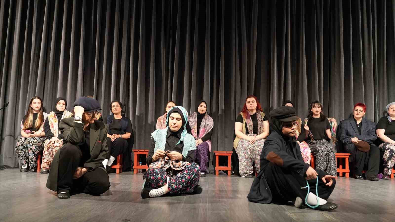 Gürsulu kadınlar sahne tozunu yuttu