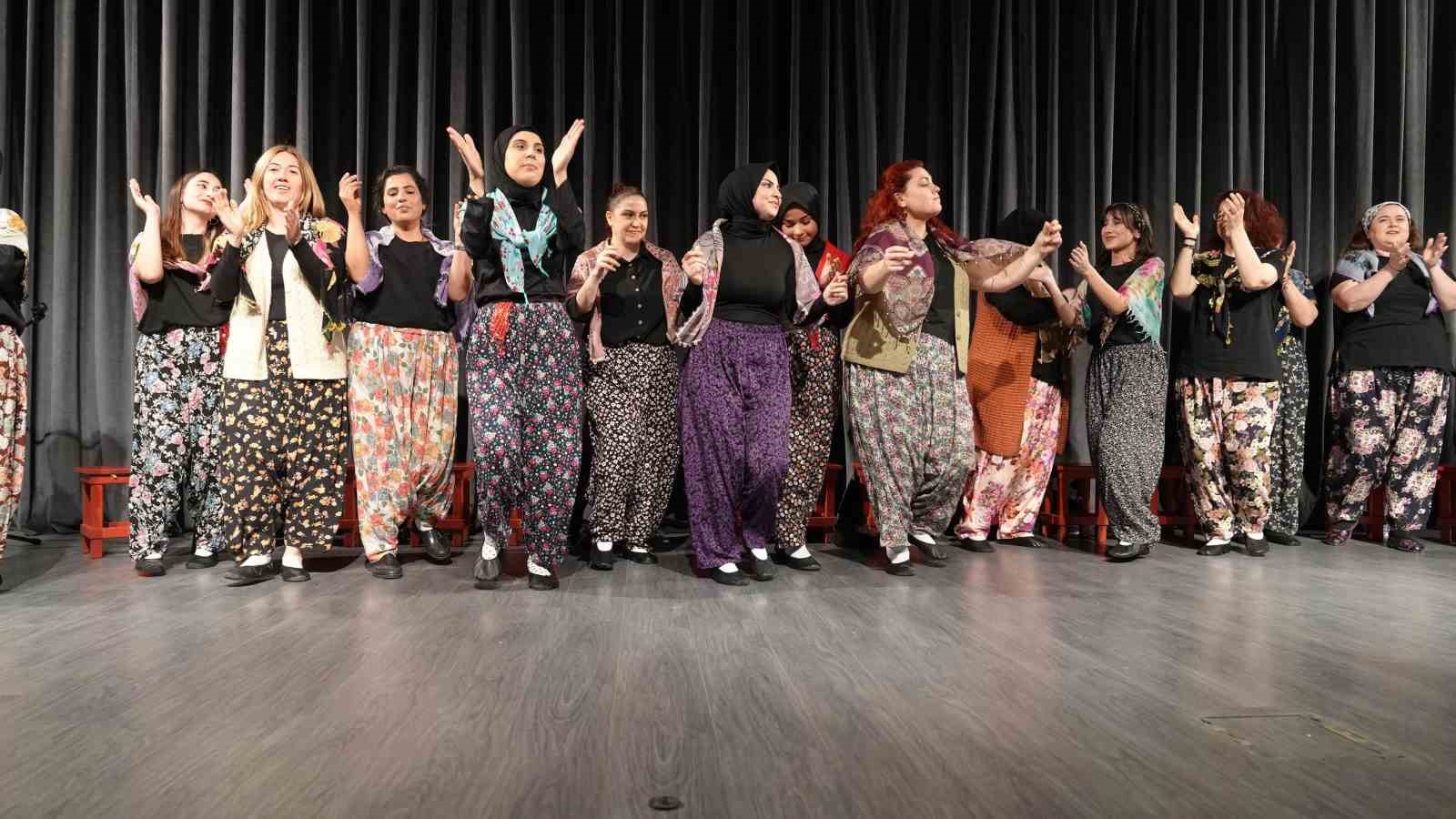 Gürsulu kadınlar sahne tozunu yuttu