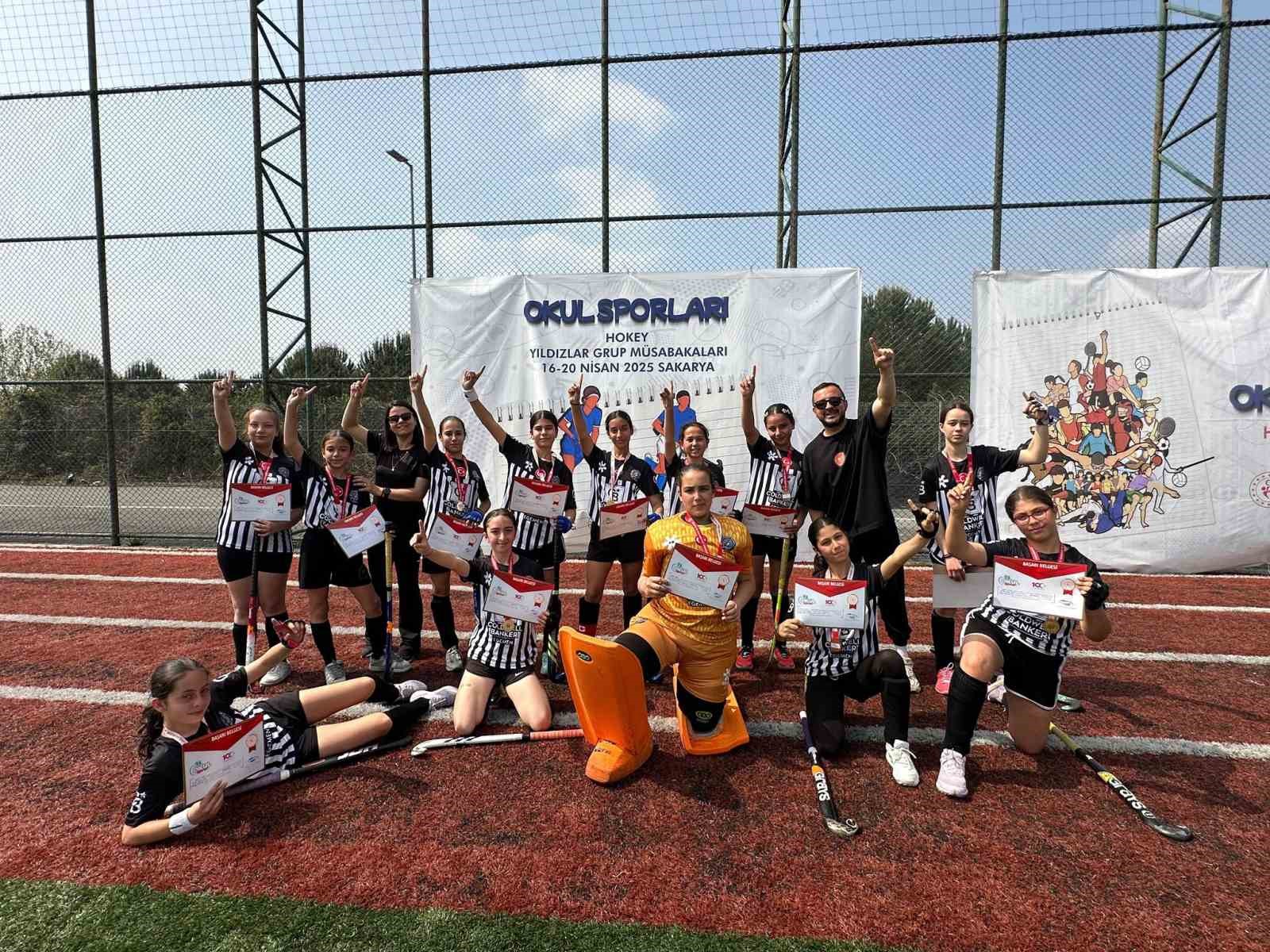 Menteşe Cumhuriyet Ortaokulu’ndan Hokeyde gururlandıran zafer