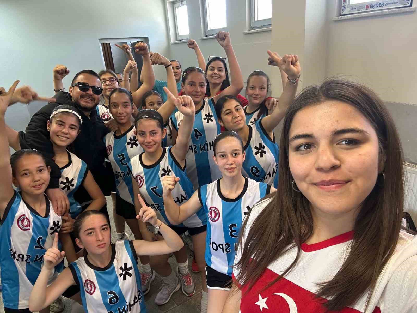 Menteşe Cumhuriyet Ortaokulu&rsquo;ndan Hokeyde gururlandıran zafer
