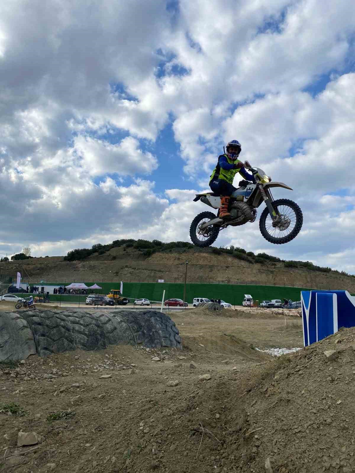 Bilecik Enduro Motosiklet Spor Klübü’nden anlamlı bağış