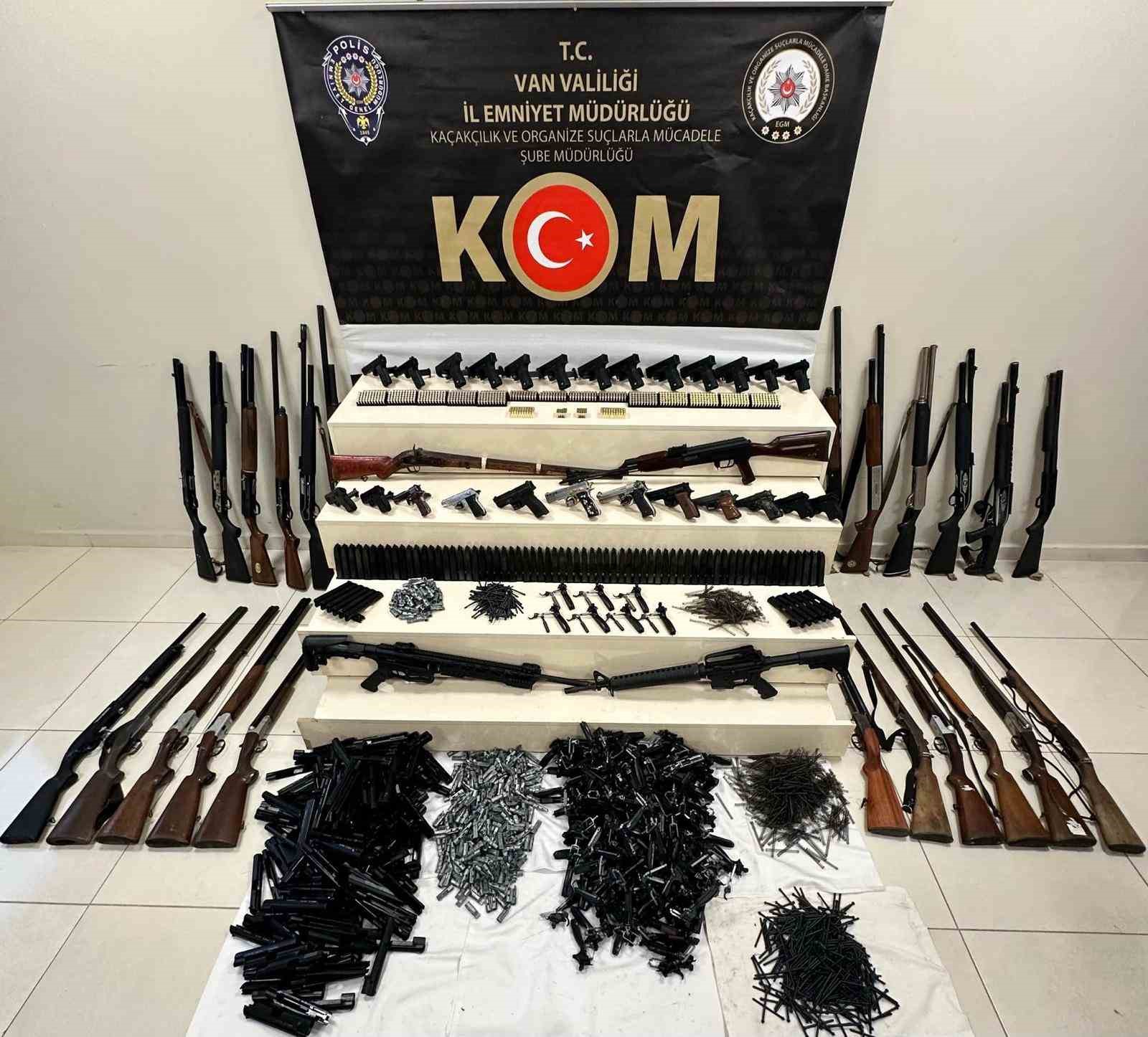 Van’da gümrük kaçakçılığı operasyonu