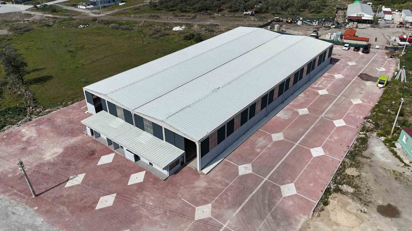 Menemen’e bir kapalı pazar yeri daha kazandırıldı