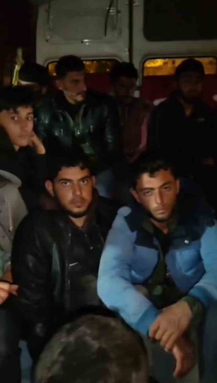 Göçmenleri tıka basa minibüse dolduran şahıs tutuklandı