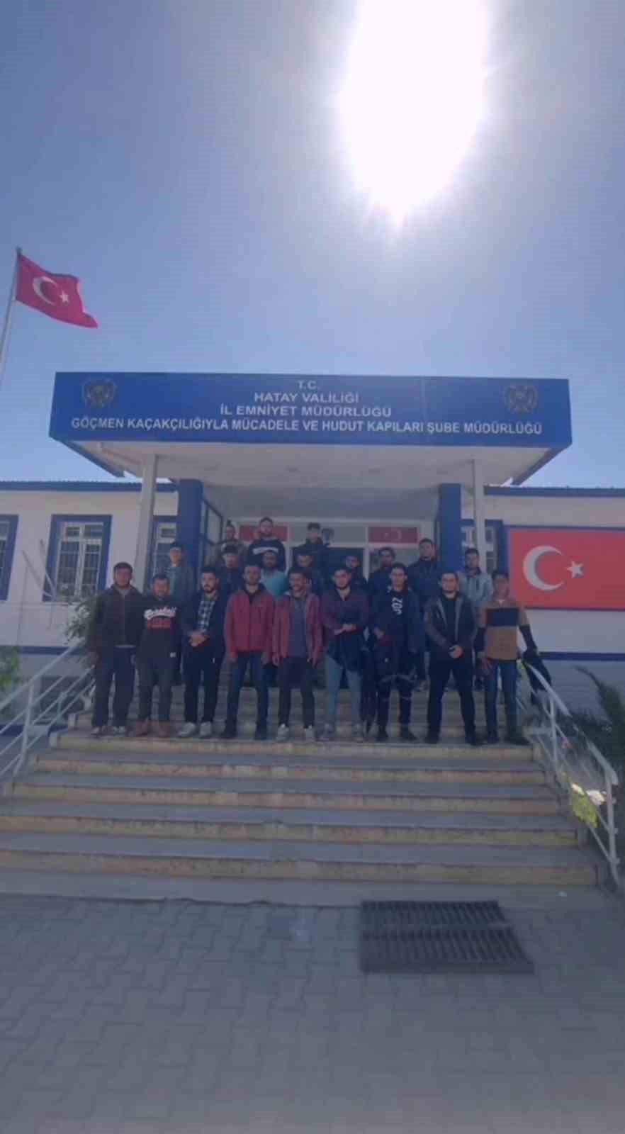 Göçmenleri tıka basa minibüse dolduran şahıs tutuklandı