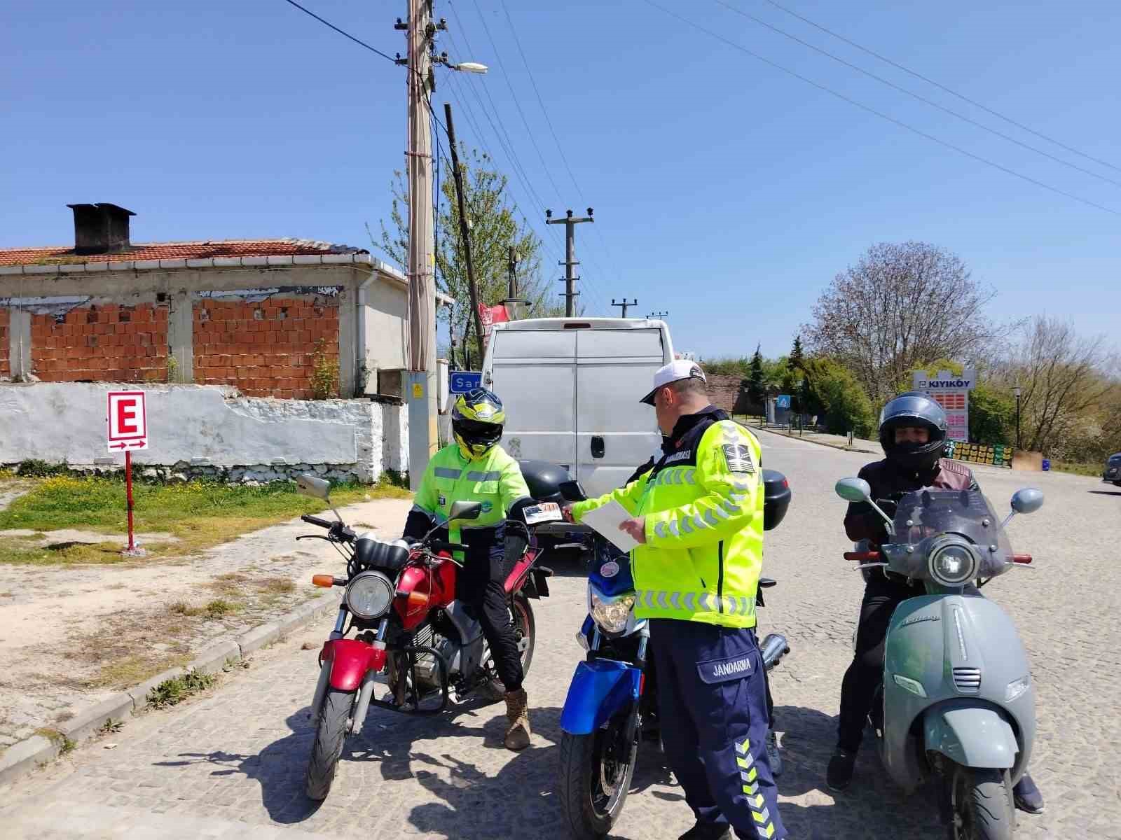 Vize’de jandarmadan drone destekli trafik denetimi