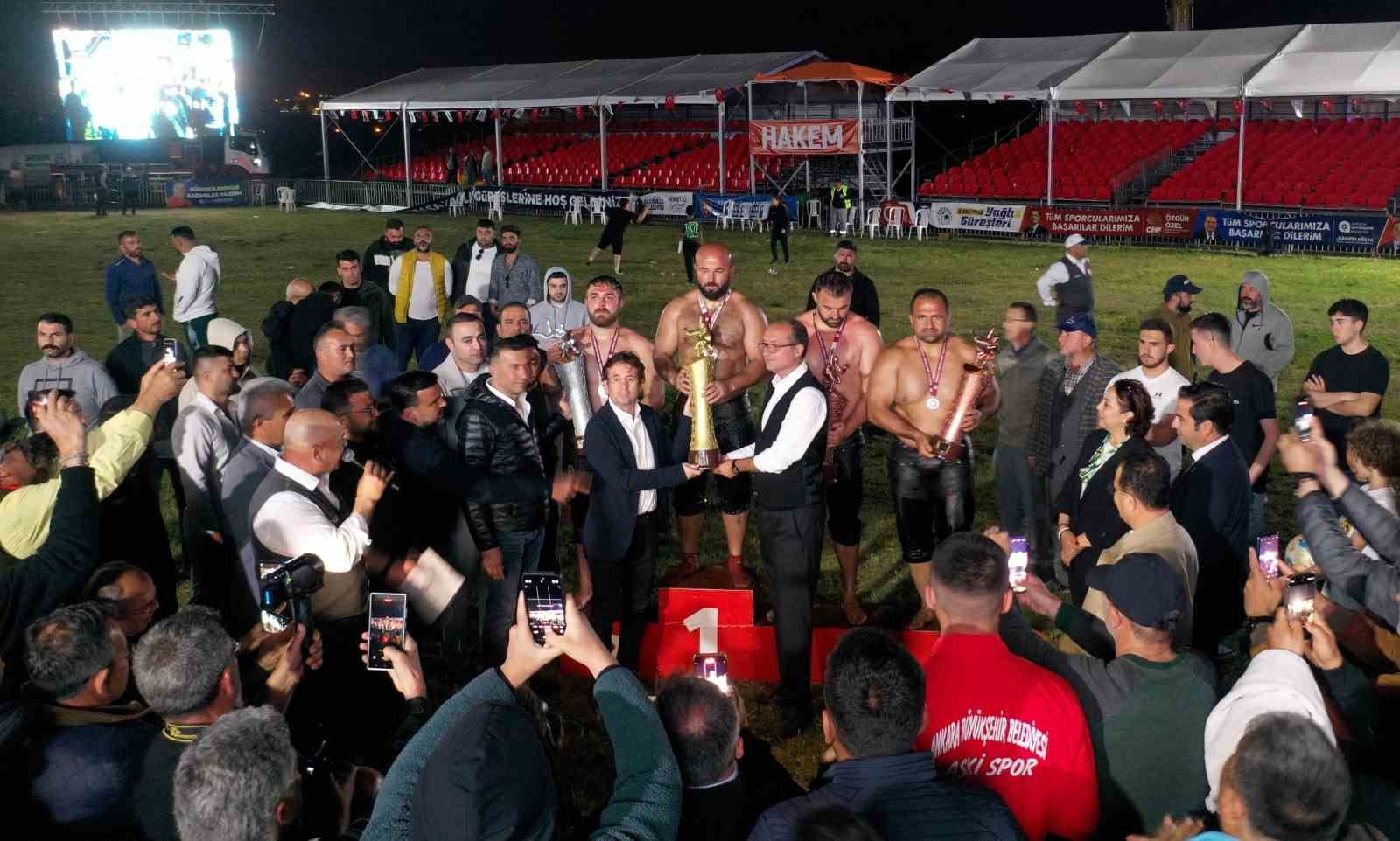 Paşa’nın Aslanı, sezona altın kemerle başladı