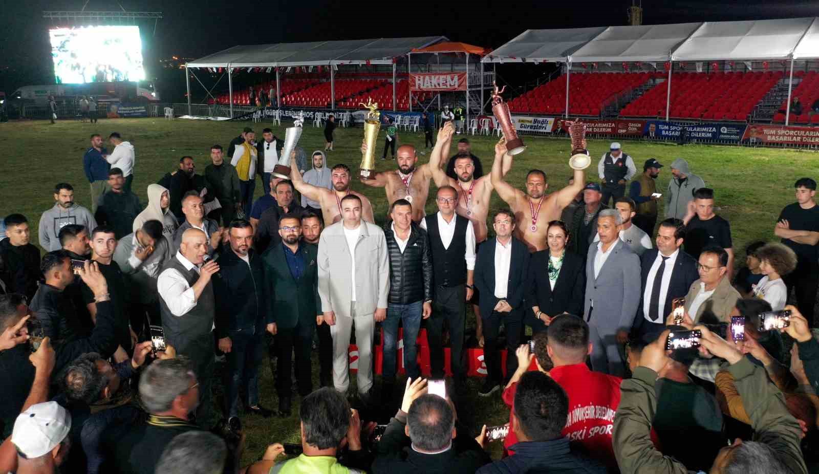 Paşa&rsquo;nın Aslanı, sezona altın kemerle başladı
