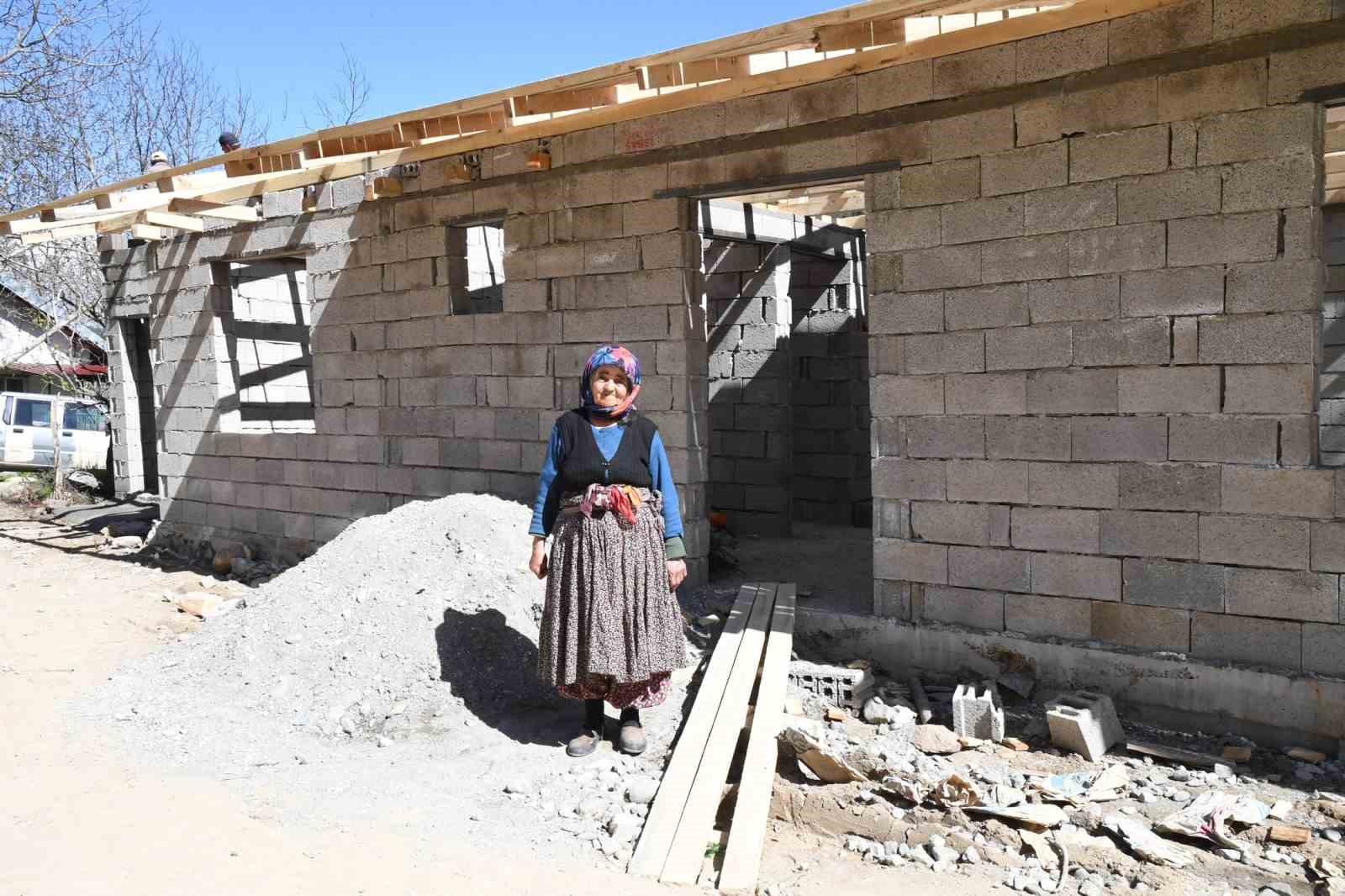 Yangında evini kaybeden Havva teyze yeni yuvasına kavuşuyor