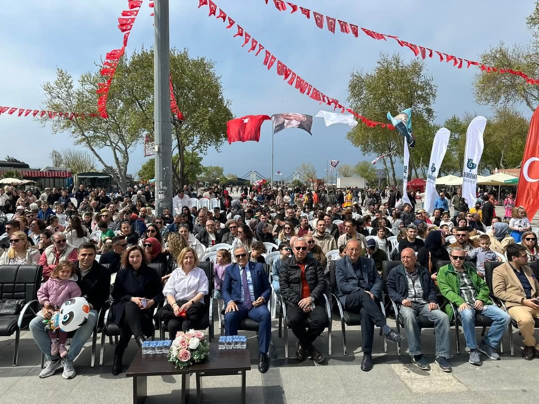 Bandırma&rsquo;da Uluslararası &Ccedil;ocuk Festivali renkli g&ouml;r&uuml;nt&uuml;lere sahne oldu
