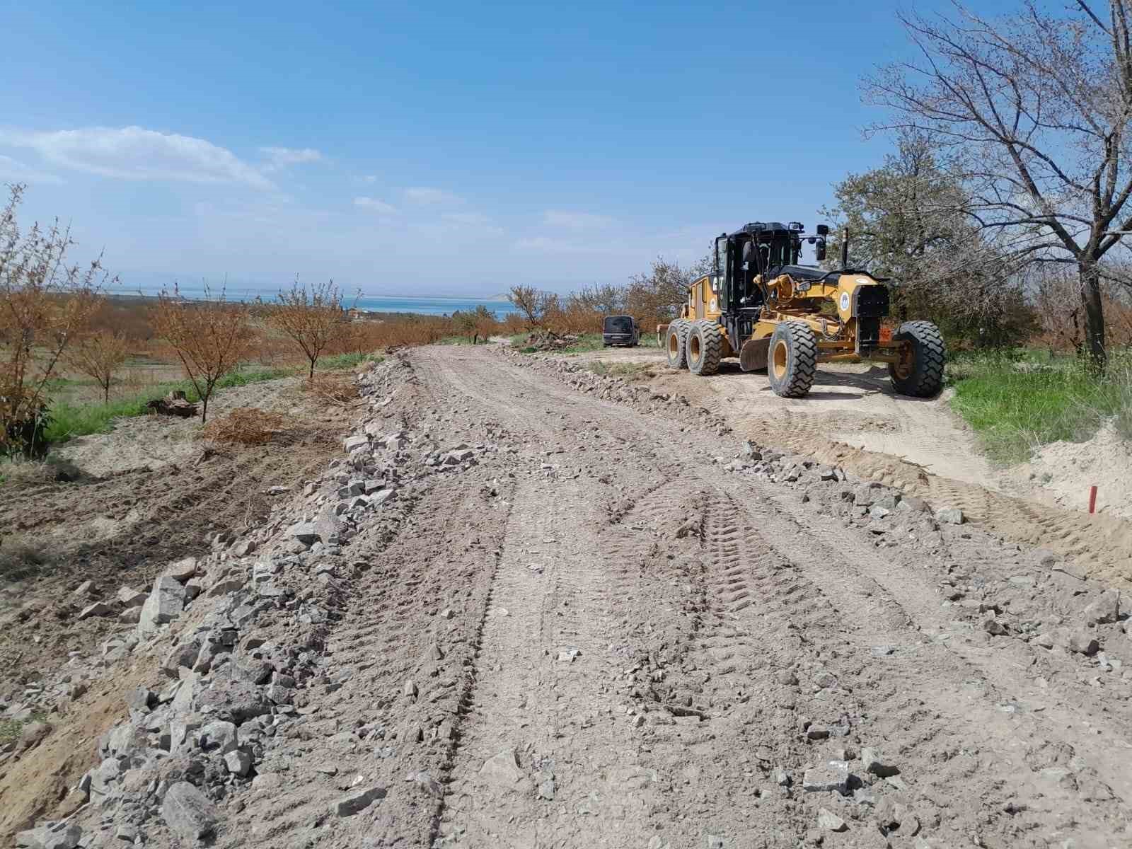 Kırsal mahallelerde ulaşım altyapısı güçlendiriliyor