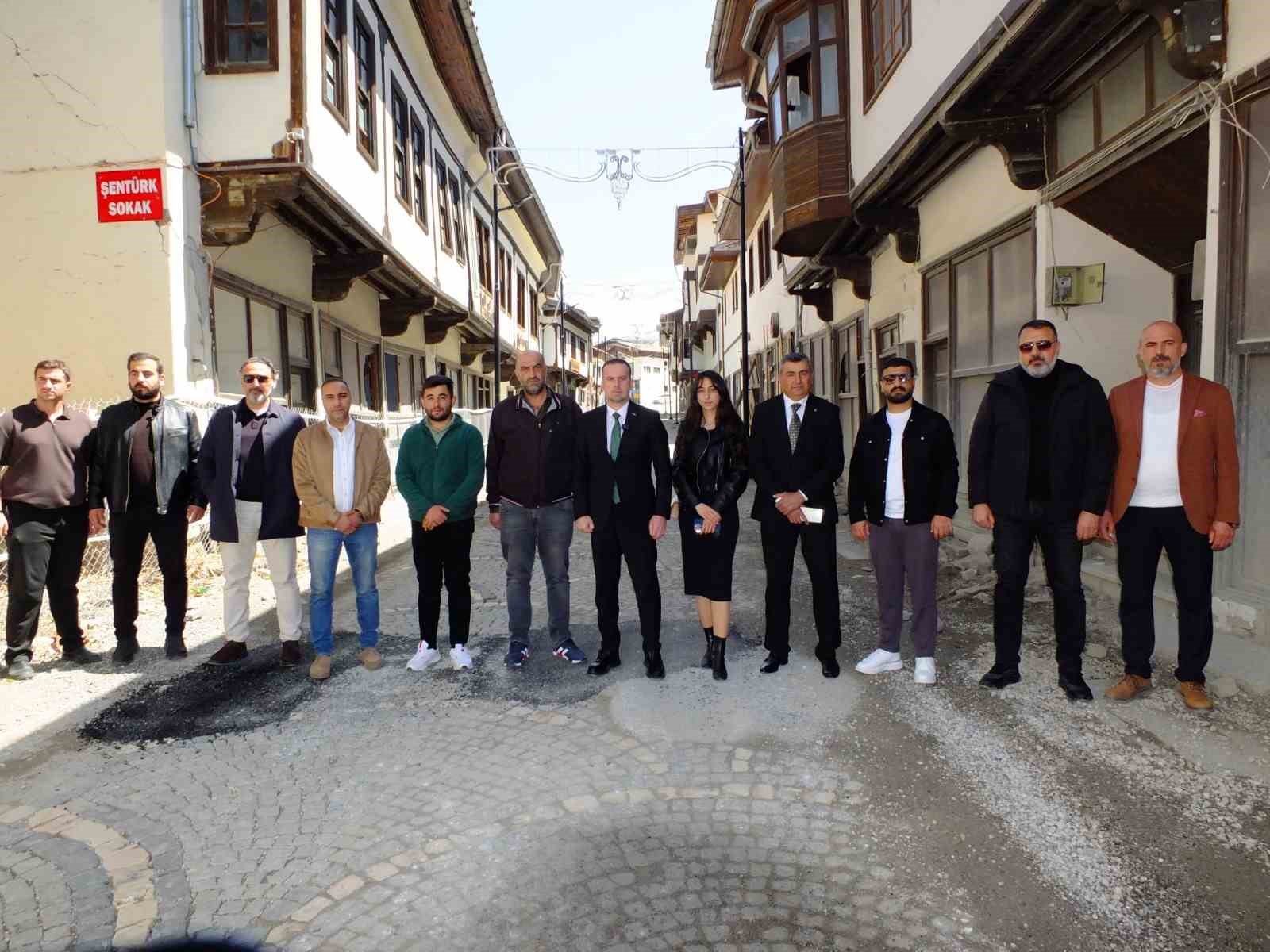 Karademir: "Yeşilyurt’un kalbi olan bu bölge 25 aydır çözümsüzlüğe terk edildi"