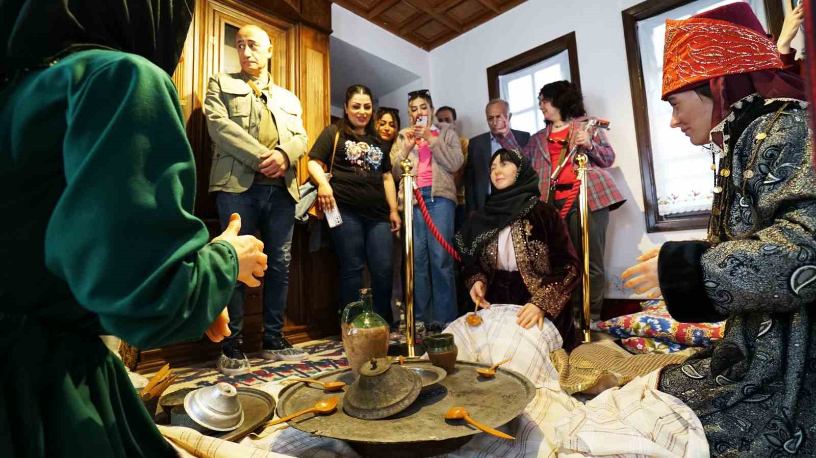 Kültürlerin kesişme noktası haline gelen; Müze Meram, İranlı misafirlerini de kendine hayran bıraktı