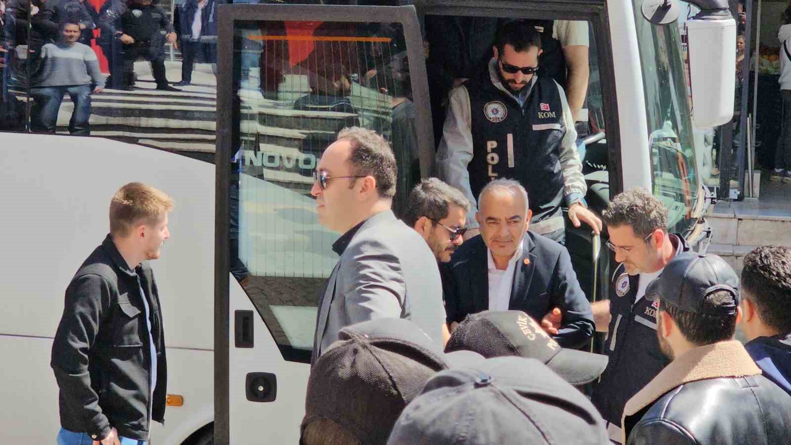 CHP’li eski belediye başkanı ’usülsüzlük’ soruşturmasında adliyede