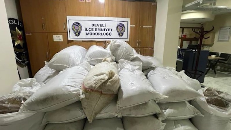 1 ton kaçak tütün yakalandı