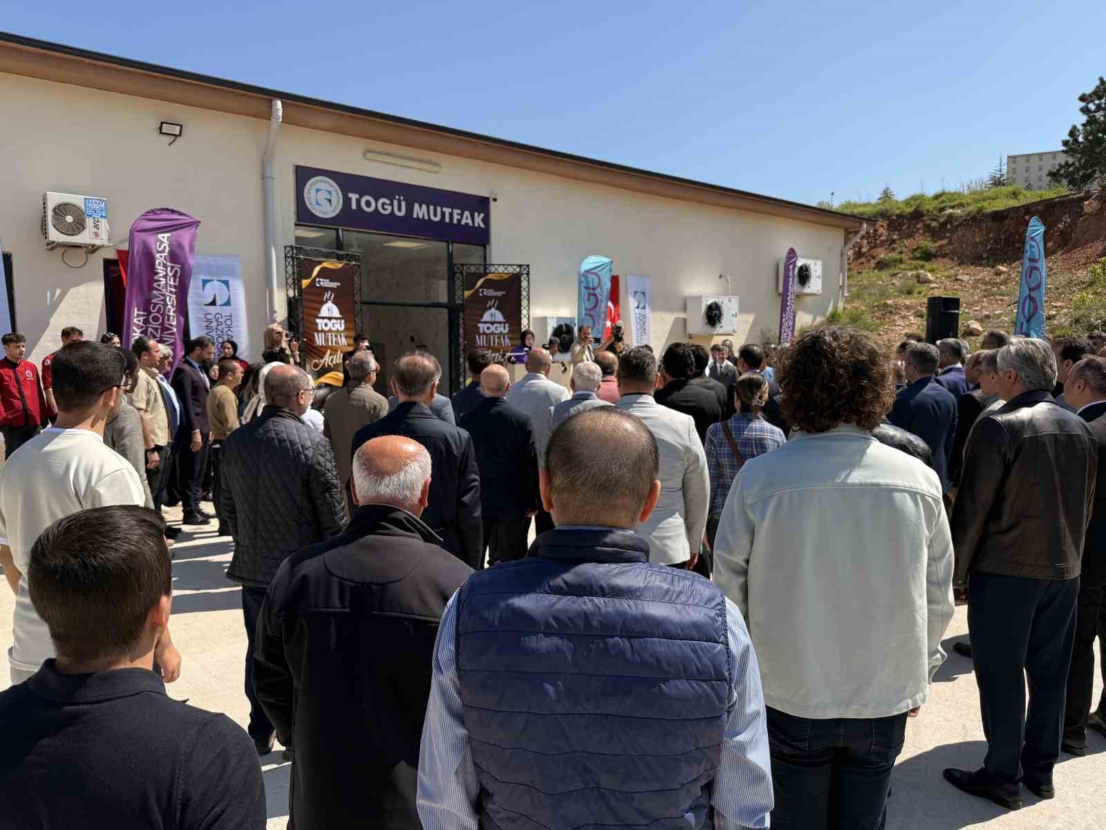 TOGÜ mutfakta öğrenciler üretirken öğrenecek