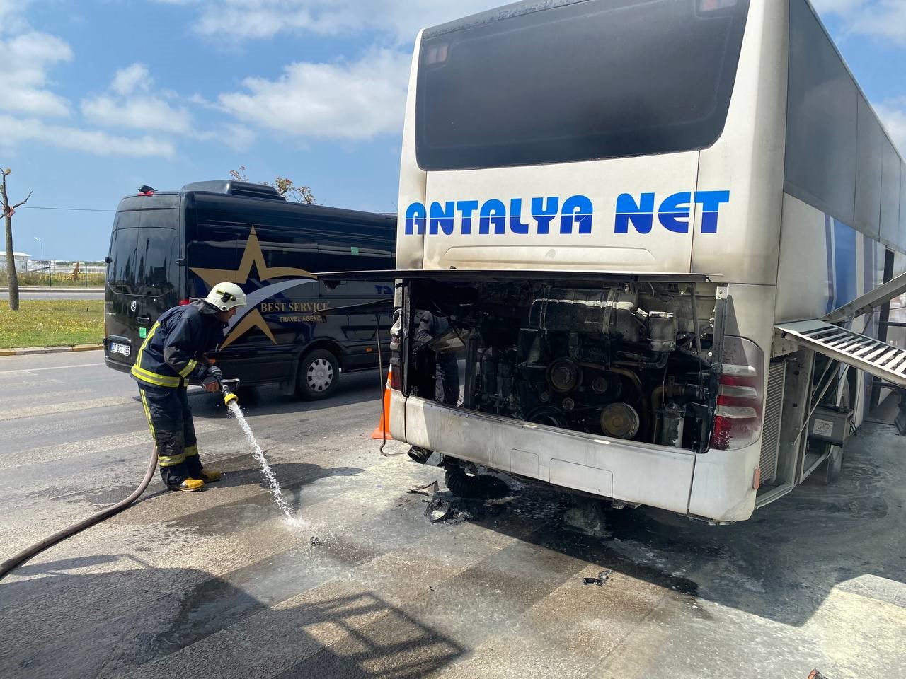 Yedek sürücünün dikkati otobüs yangınını önledi