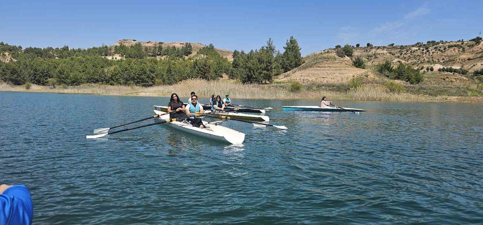 Otizmli çocuklar kürek sporu ile tanıştı