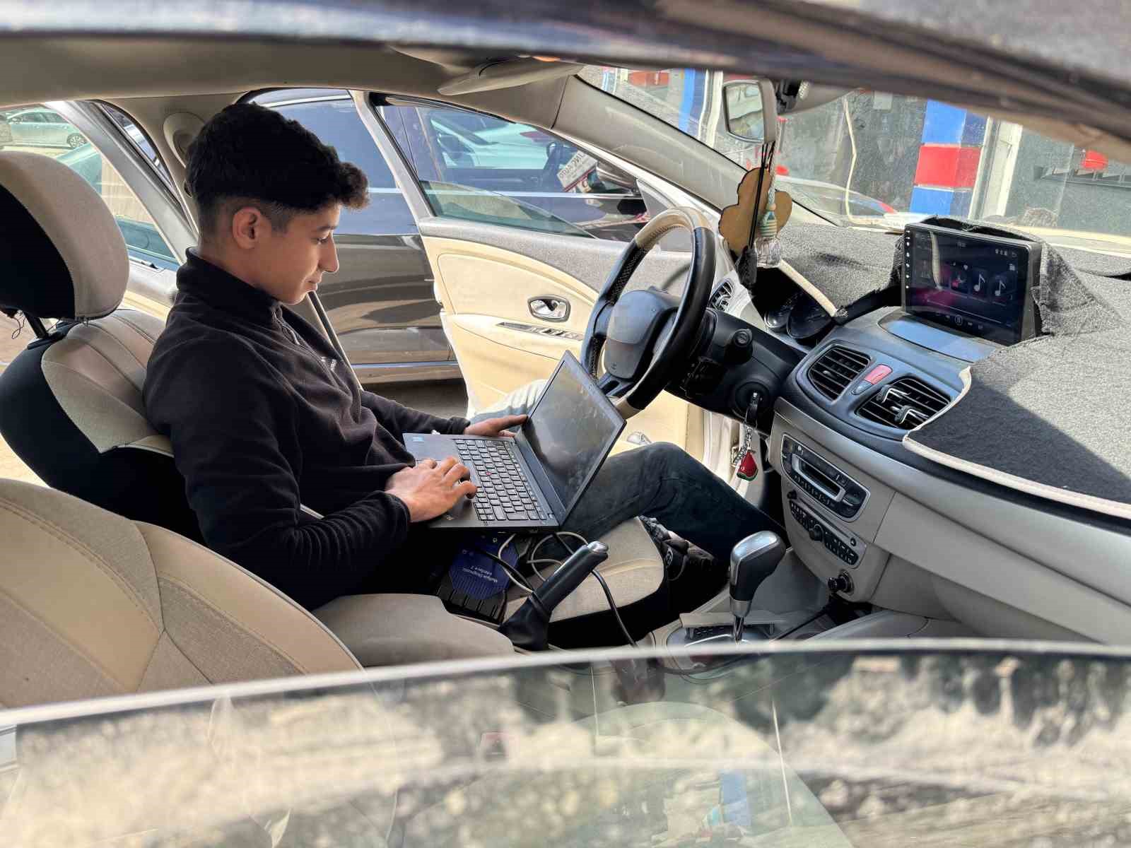 Oto tamir ustası, arıza ikaz ışıklarının dikkate alınması uyarısında bulundu