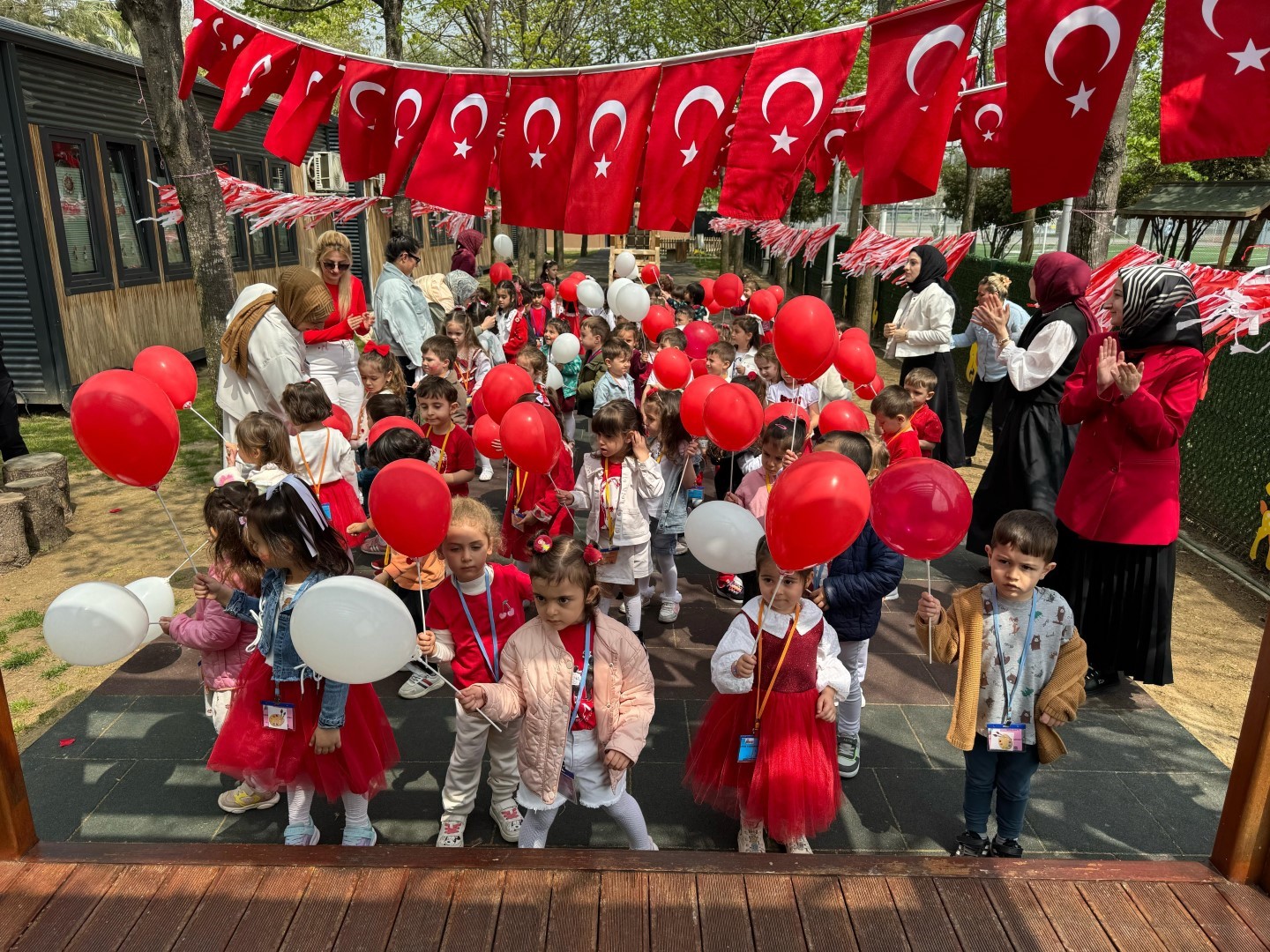 Çocuklar 23 Nisan’ı gururla kutladı