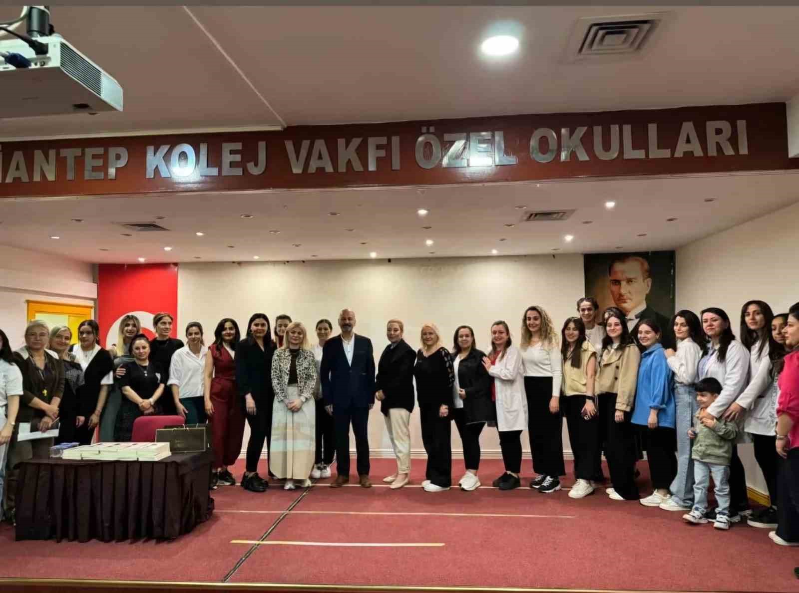 Gazeteci-yazar Ali Atalar, GKV’de minik hayranları ile buluştu