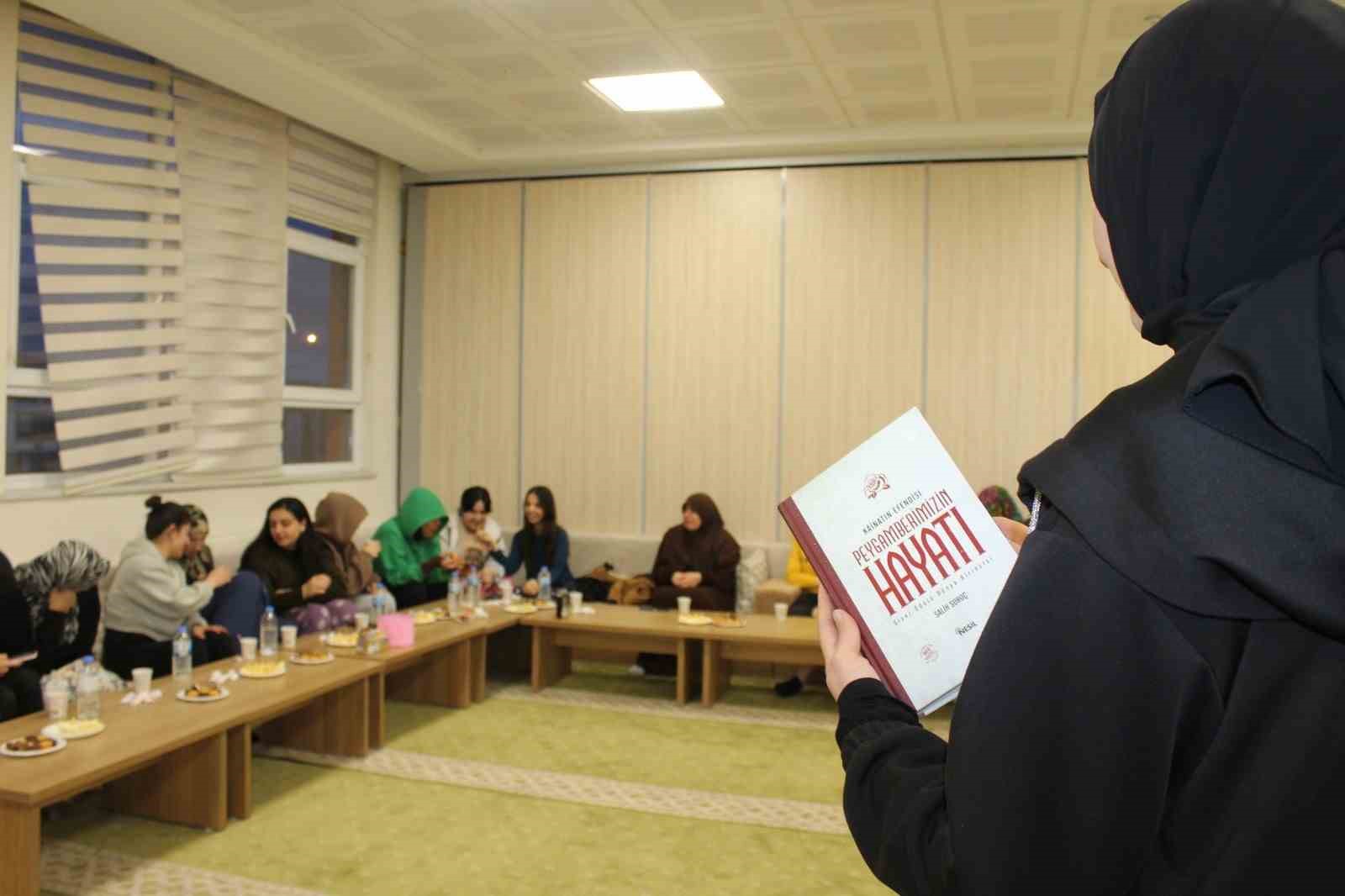 Erzincan Öğrenci Yurdunda Peygamberimizin hayatı anlatıldı