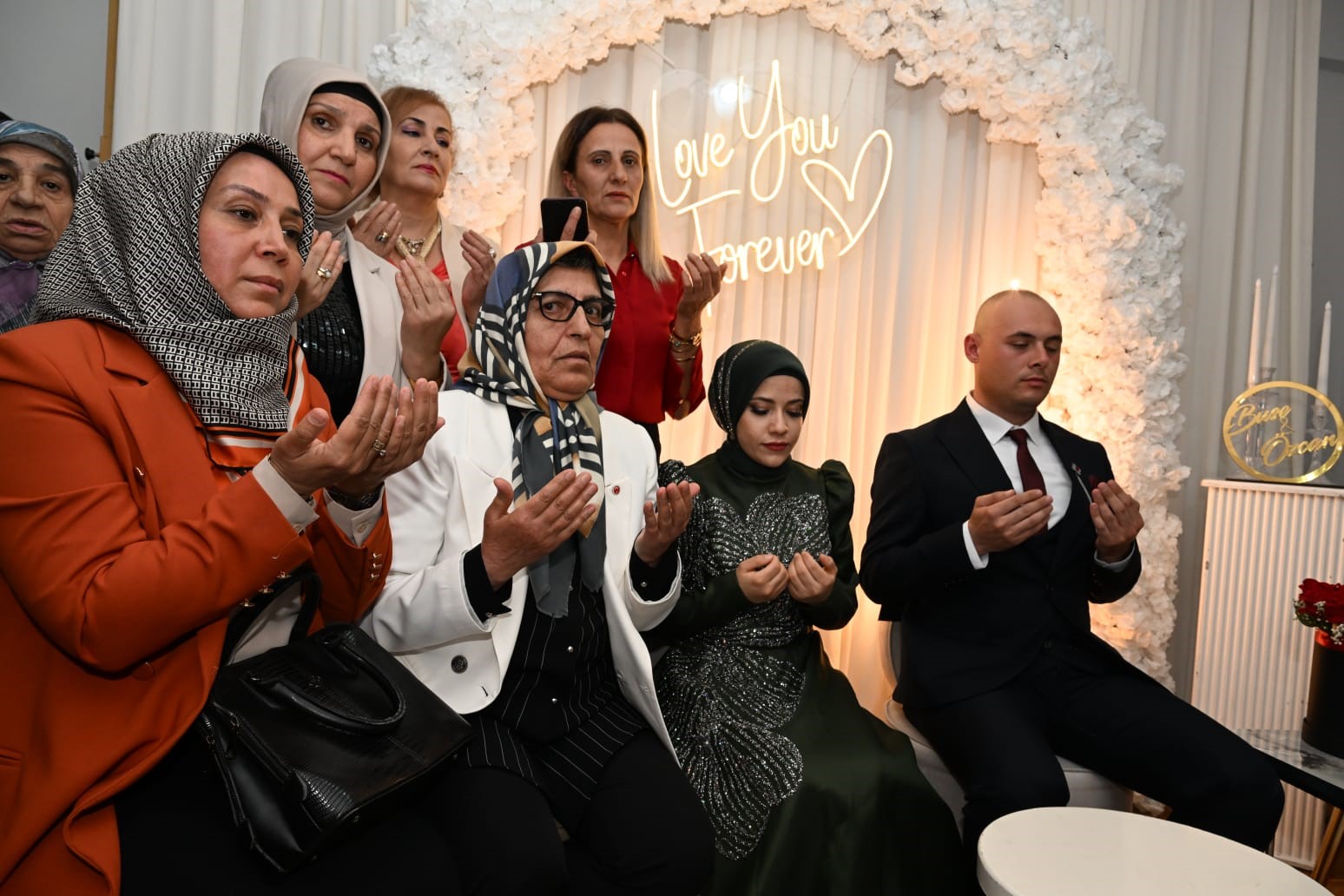 Kız istemeye Vali&rsquo;de katıldı
