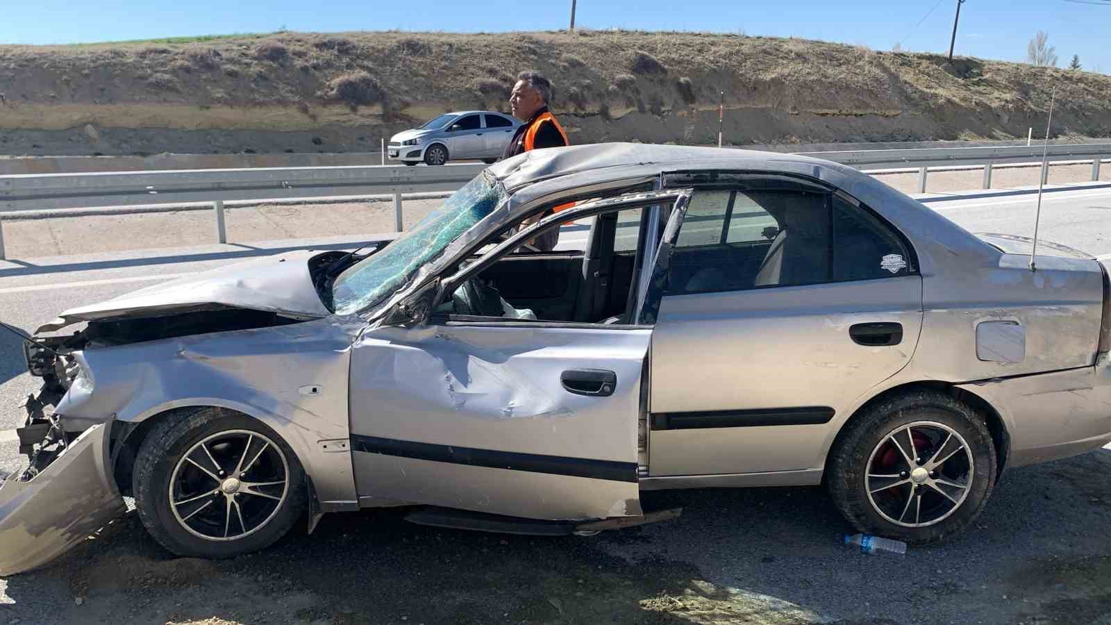 Karaman’da kontrolden çıkan otomobil takla attı: 2 yaralı