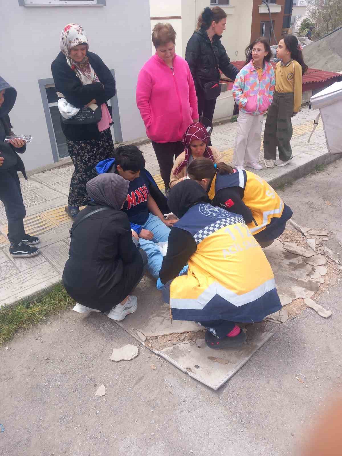 Sinop’ta 3 tekerlekli motosiklet devrildi: 2 yaralı