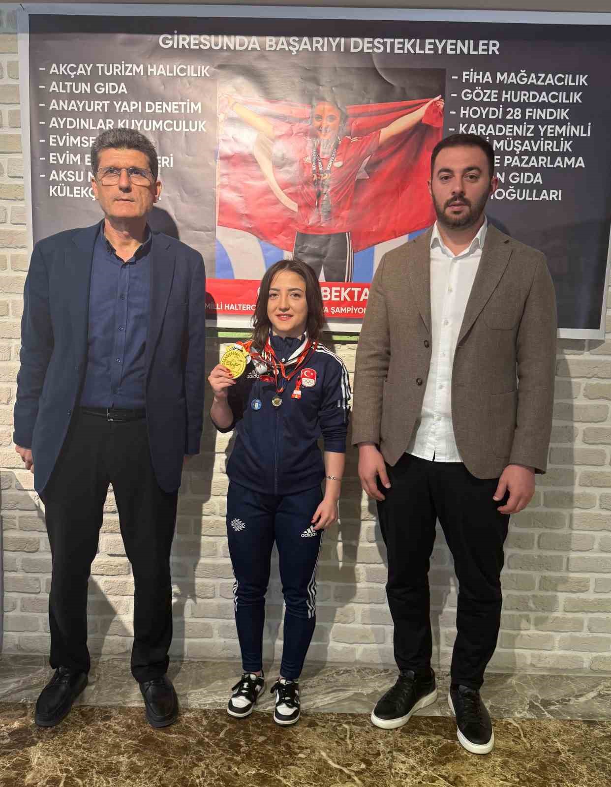 Giresun’da Avrupa ve Dünya şampiyonu Milli Halterci Cansu Bektaş altınla ödüllendirildi