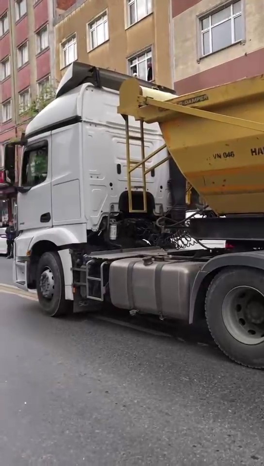 Hafriyat kamyonunun ezdiği &ccedil;ocuk hayatını kaybetti
