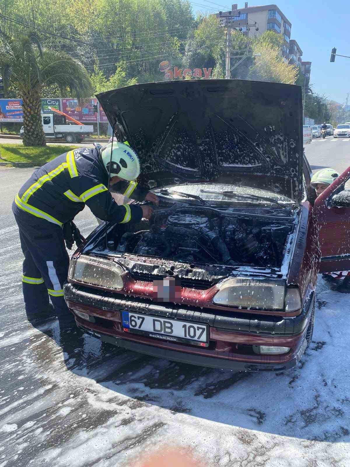 Araç yangını ekipleri harekete geçirdi