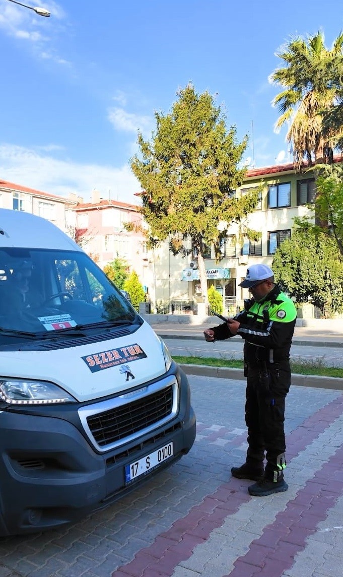 &Ccedil;anakkale Emniyeti&rsquo;nden okul &ccedil;evrelerinde g&uuml;venlik seferberliği
