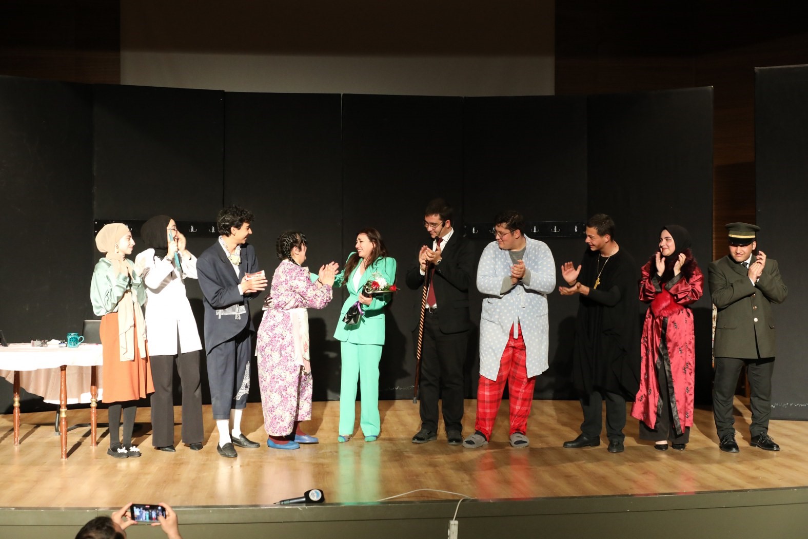 Mektep Melikgazi’nin oyuncuları performanslarıyla alkış topladı