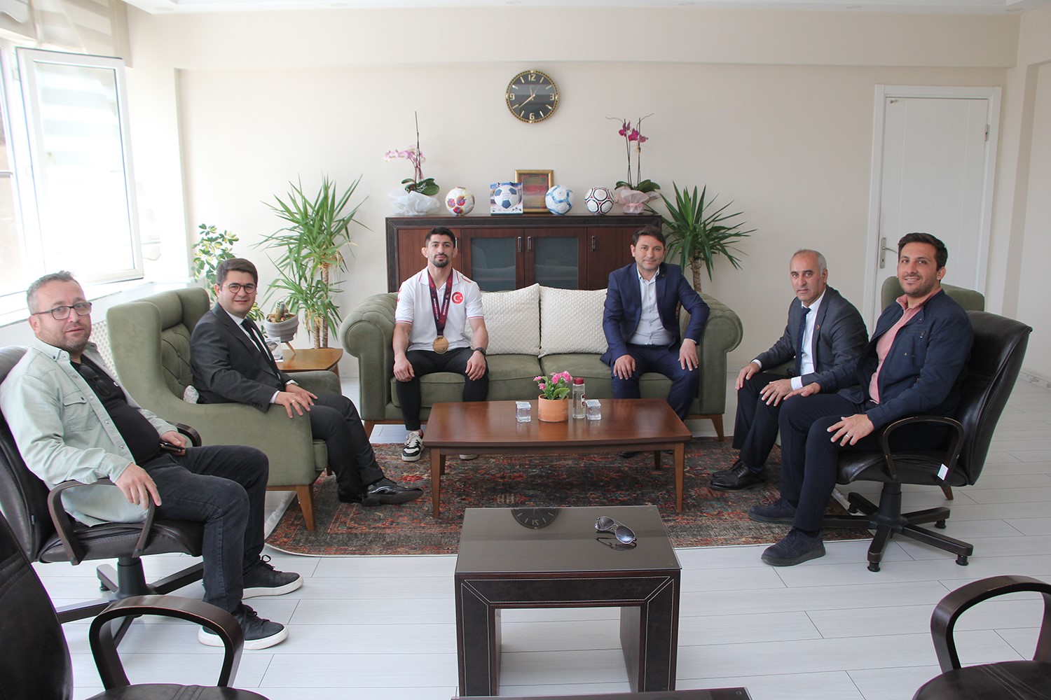 Şampiyon Kamal’dan Kaymakam Özdemir ve Başkan Dönmez’e ziyaret