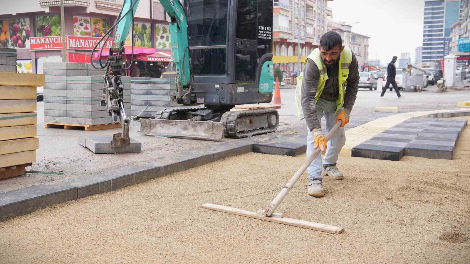 Ke&ccedil;i&ouml;ren&rsquo;de kaldırımlar yenileniyor
