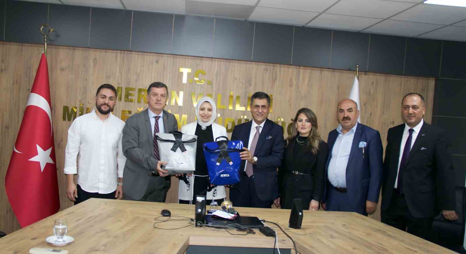 Eski kamyon brandaları çocuklara çanta oldu