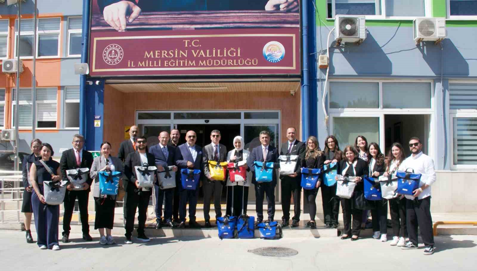 Eski kamyon brandaları çocuklara çanta oldu
